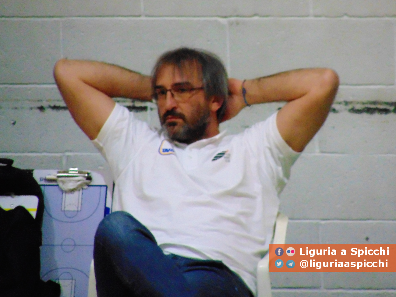 Coach Andrea Padovan durante il riscaldamento pre partita © LIGURIA A SPICCHI